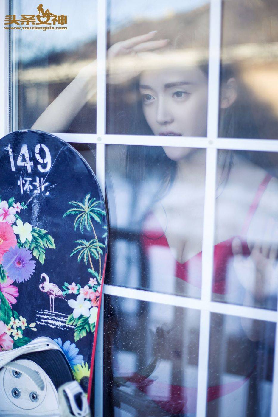 头条女神崔昭妍雪屋红色内衣性感身材室内私房写真-16