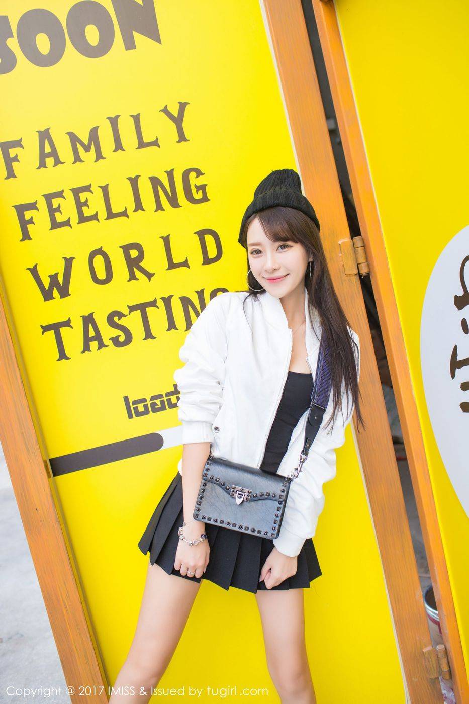 爱蜜社性感美女模特王曼妮好Q吊带热裤街拍系列写真-30