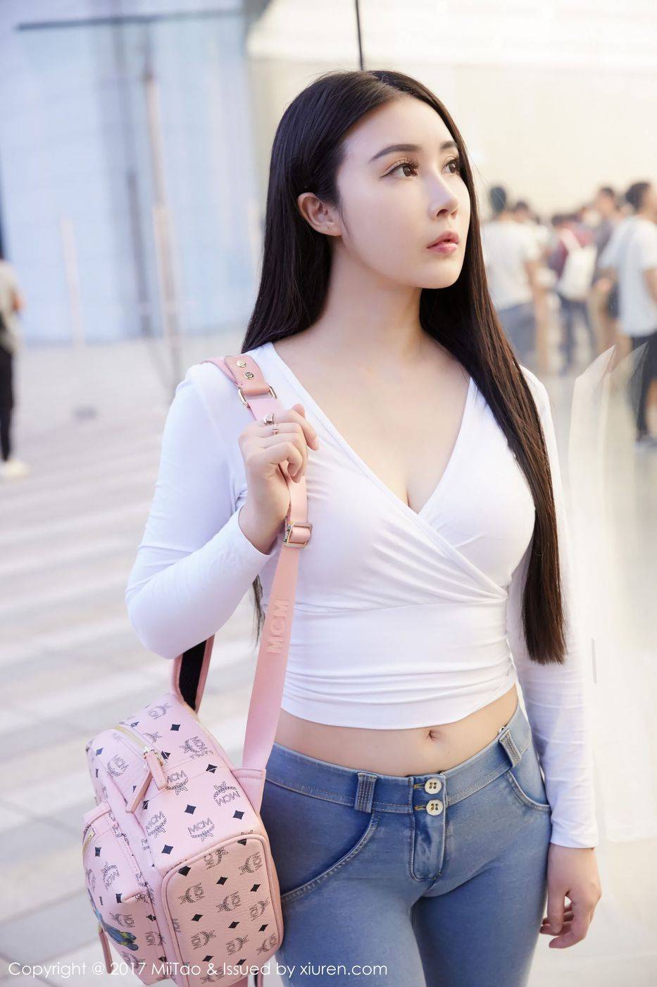 蜜桃社极品女神萱萱Cecilia爆乳诱惑范儿十足街拍-15