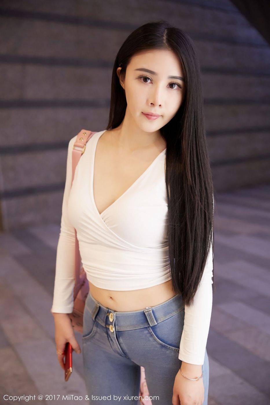 蜜桃社极品女神萱萱Cecilia爆乳诱惑范儿十足街拍-16