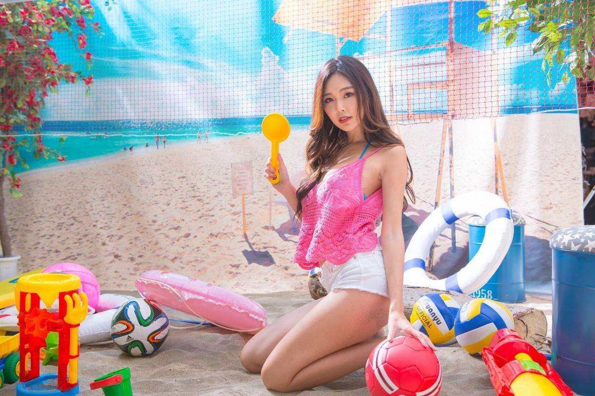 台湾美女模特黄上晏Rubis沙滩美胸热裤性感私房写真-54
