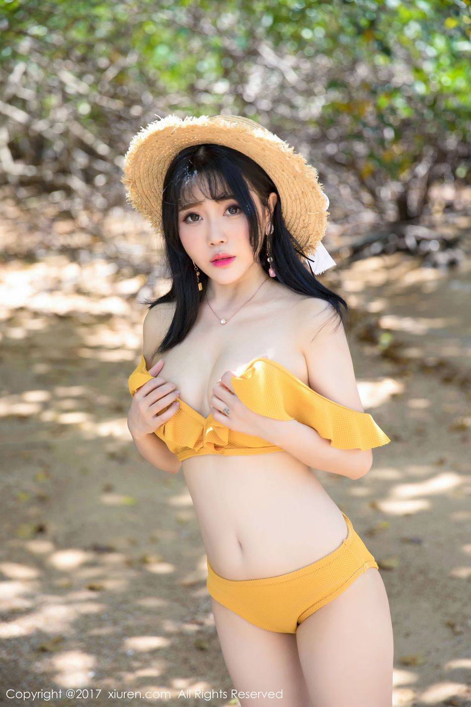 秀人网性感女神兜豆靓Youlina内衣搭配草帽甲米旅拍第一套