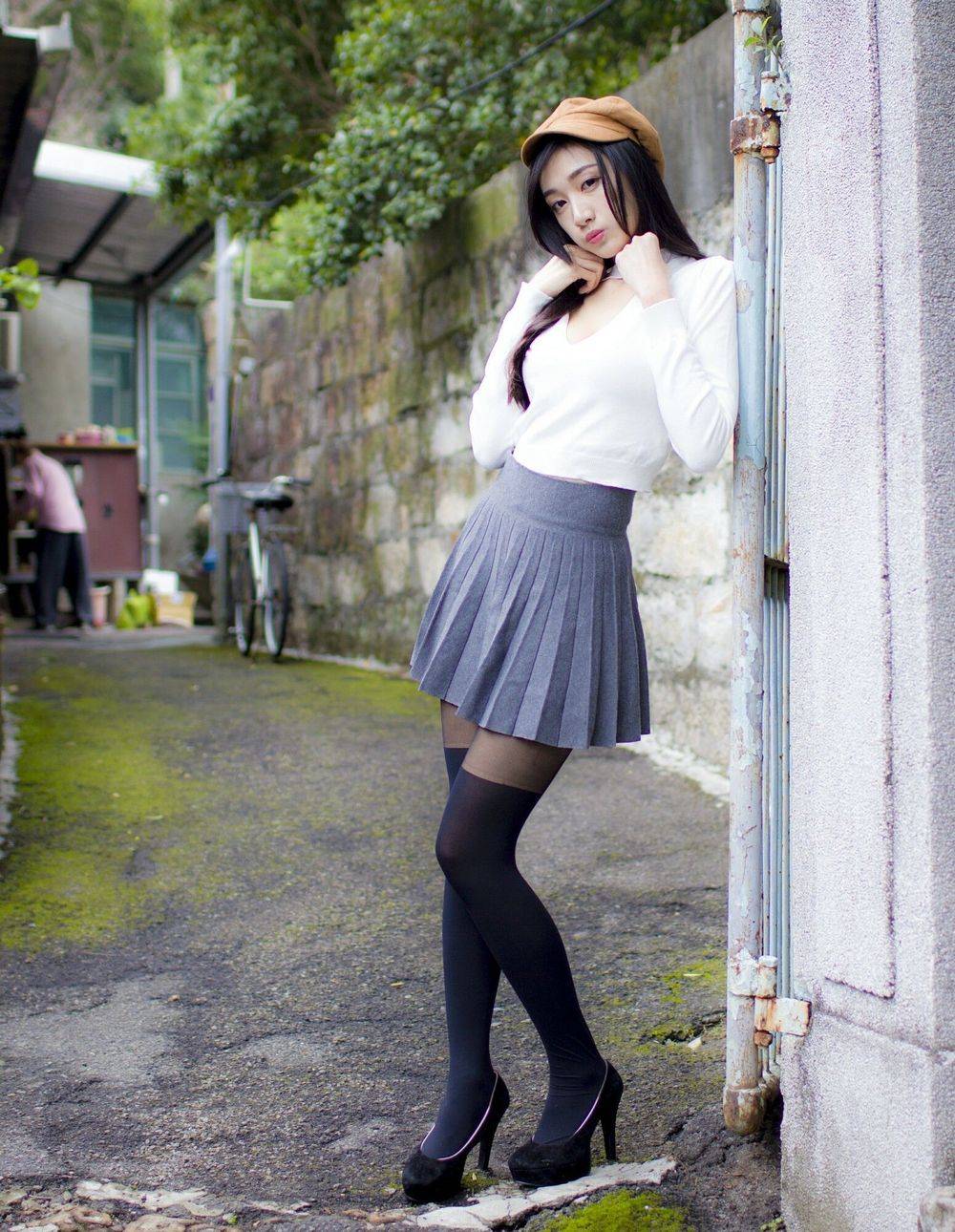 台湾美女嫩模段璟乐极品身材超短裙士林官阺户外性感写真-13