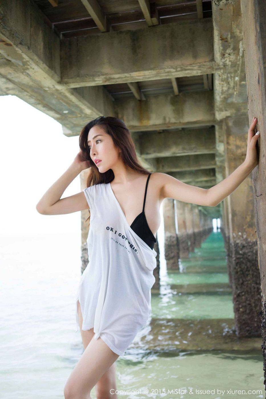 魅妍社美女模特陈欣死库水诱惑爆乳牛仔热裤普吉岛旅拍-11