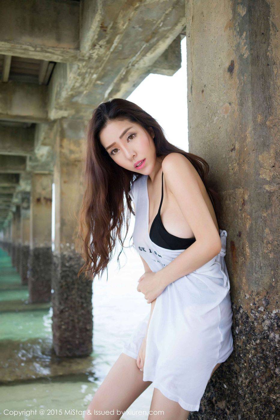 魅妍社美女模特陈欣死库水诱惑爆乳牛仔热裤普吉岛旅拍-12