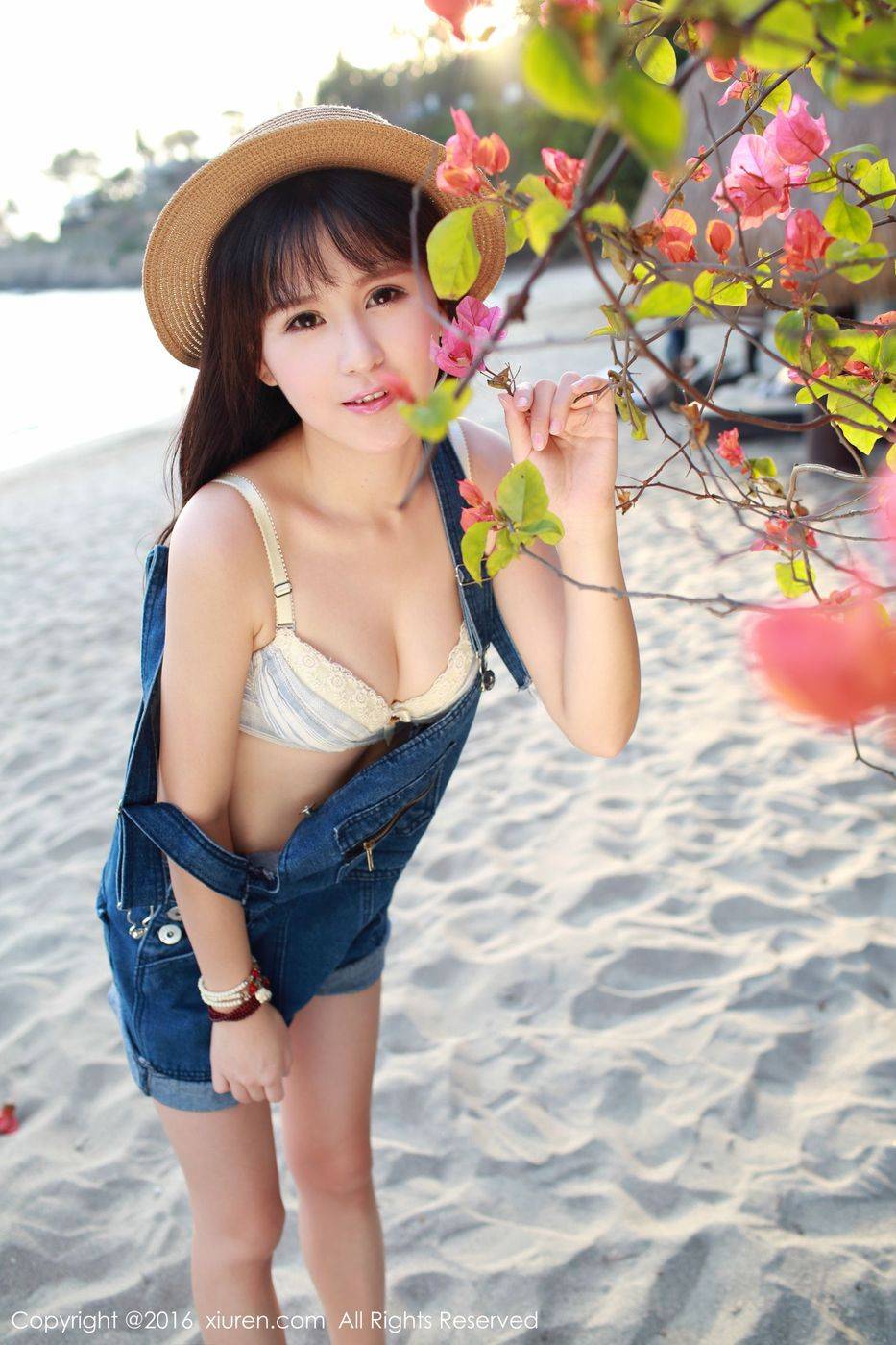 秀人网性感女神唐雨辰TYC龙目岛小清新内衣诱惑旅拍-42