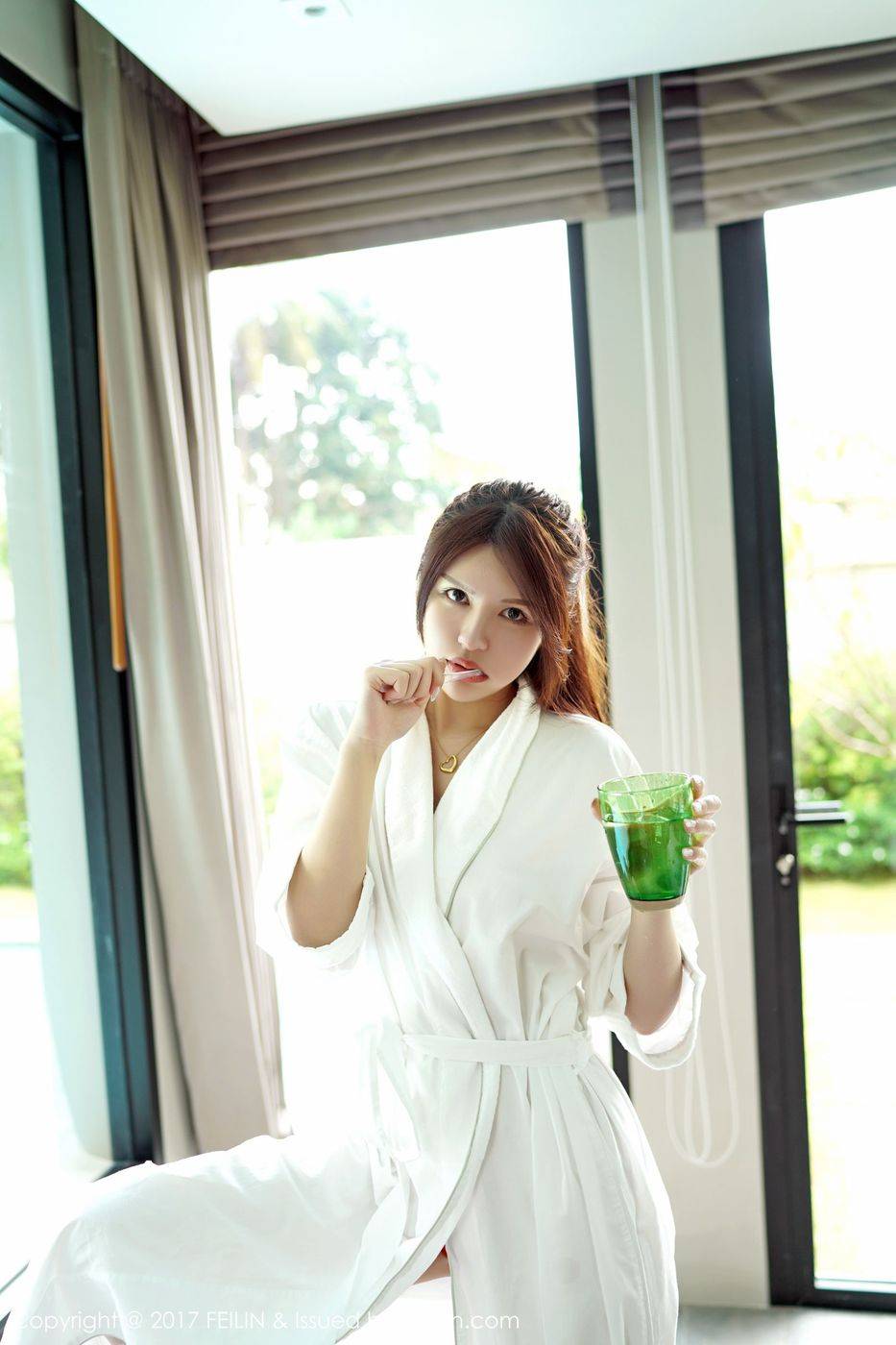 嗲囡囡新人嫩模PaPa妈咪傲人美胸修长美腿首套写真-17