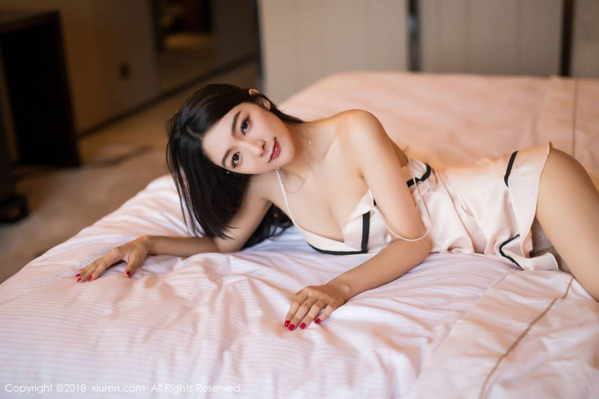 秀人网性感女神Angela小热巴美胸长腿粉红真空睡衣私房写真-37