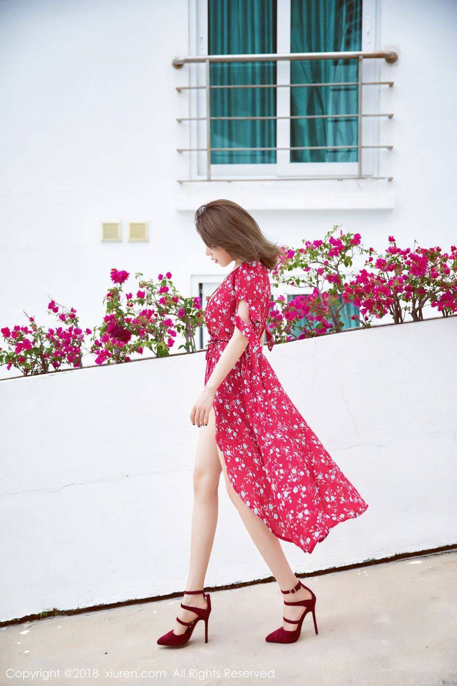 秀人网性感女神黄乐然诱惑长裙爆乳美腿大尺度真空写真-28