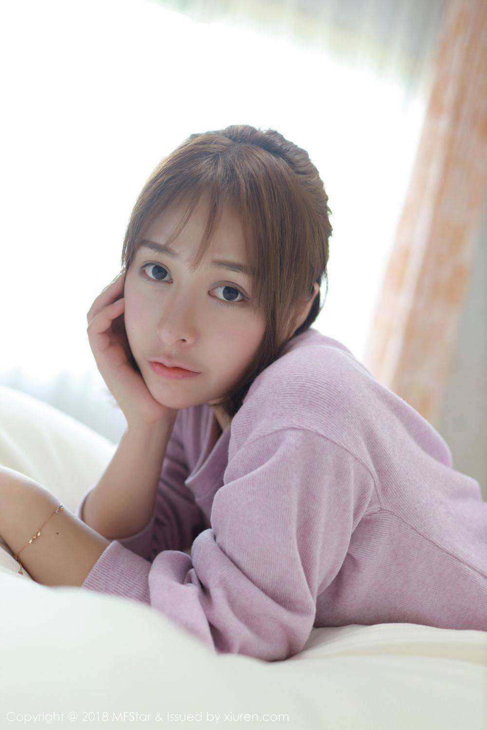 模范学院性感女神Evelyn艾莉紫色毛衣蕾丝内衣日本旅拍