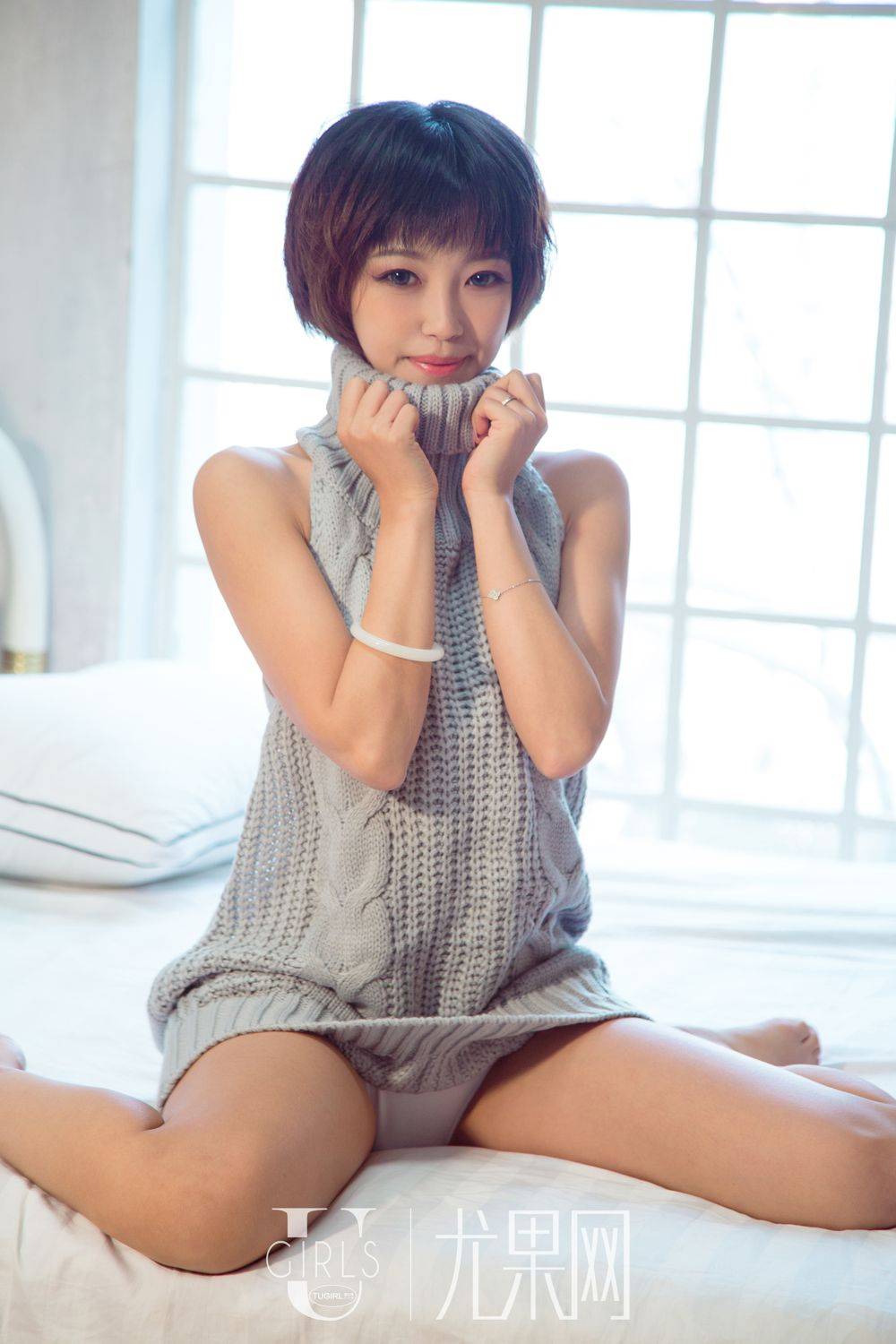 尤果网短发美女冯木木LRIS开背毛衣丁字裤内衣诱惑私房写真