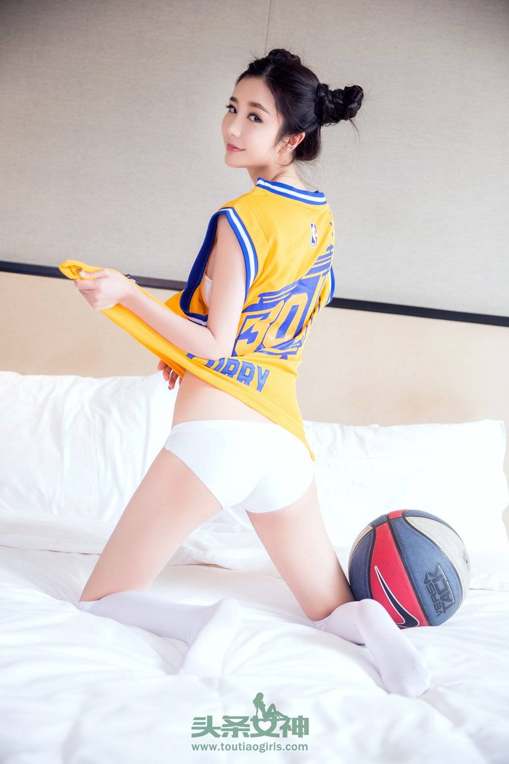 头条女神篮球宝贝苏凉库司令极品身材修长美腿私房写真-17