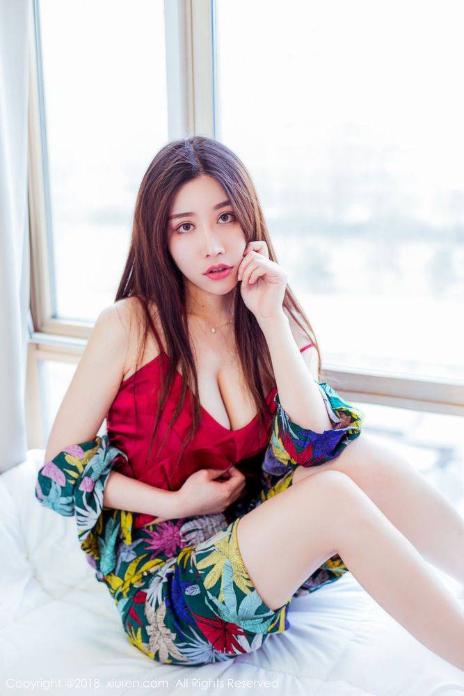 秀人网邻家美女美昕Yumi圆润爆乳修长美腿性感私房写真-10