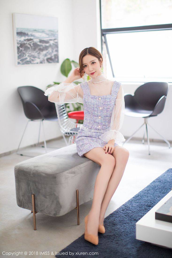 爱蜜社新人嫩模小琳泛红玉腮如玉雪肌内衣诱惑首套写真-24