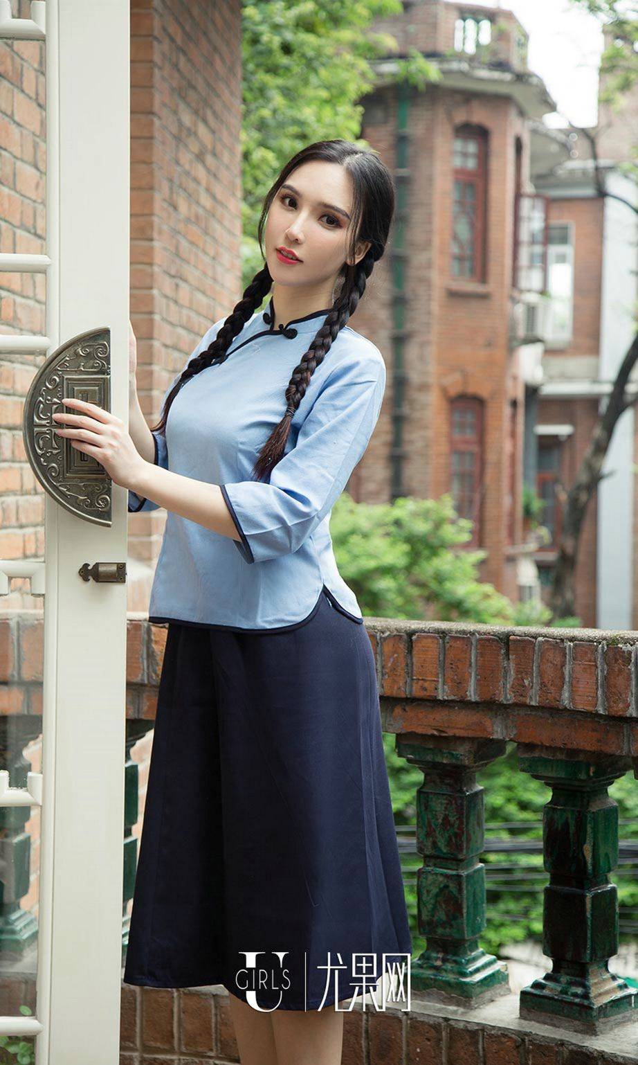 尤果网性感美女陈诗雯民国装扮黑色吊裙修长美腿气质写真-12