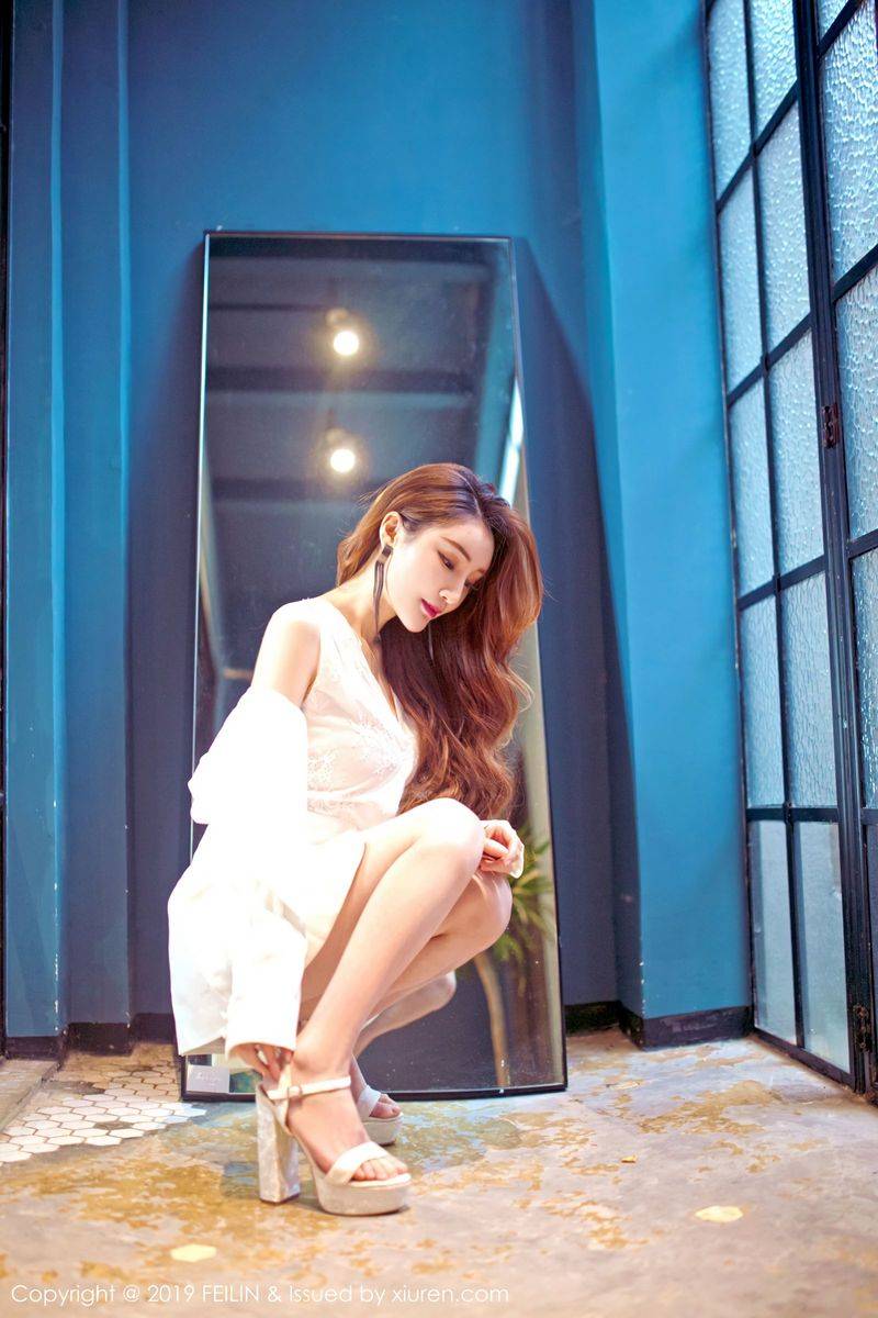 嗲囡囡性感美女陈媚儿蕾丝睡衣黑丝美腿真空诱惑写真