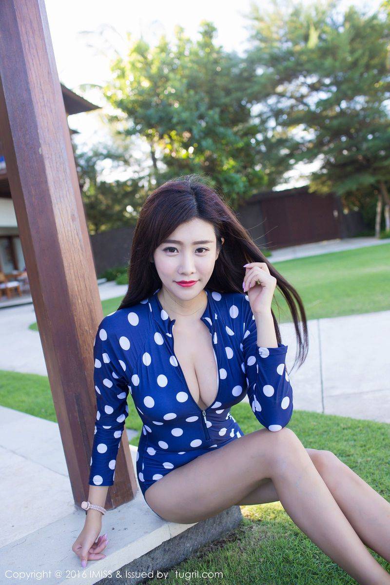 爱蜜社性感美女程小烦不烦泳装玫瑰浴湿身诱惑巴厘岛旅拍-13