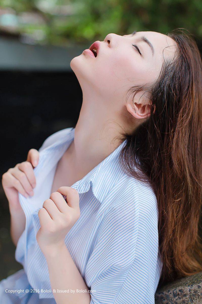 激萌文化清纯美女沈欣雨长发飘飘素色长裙户外养眼写真-20