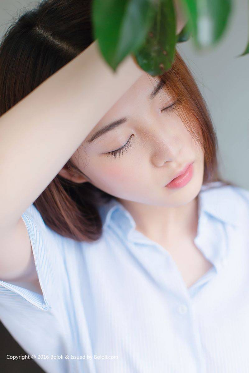 激萌文化清纯美女沈欣雨长发飘飘素色长裙户外养眼写真-40