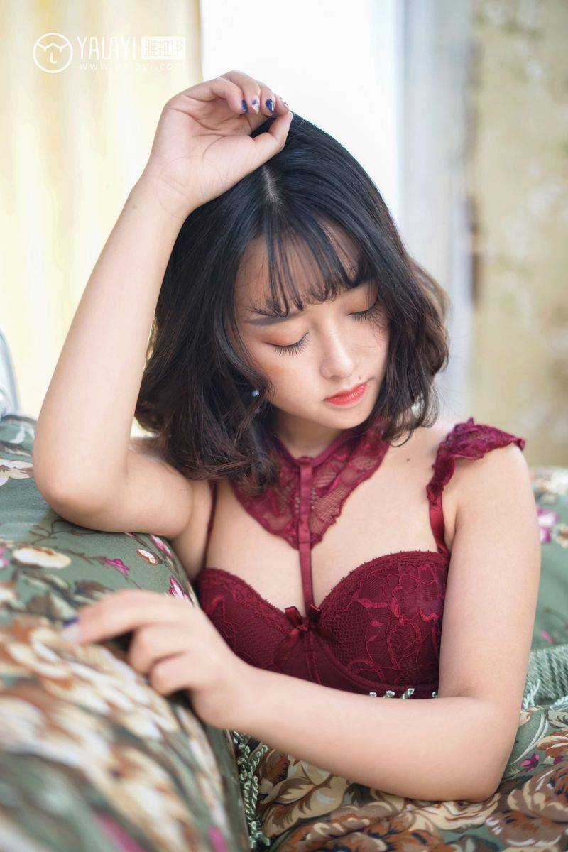 雅拉依美女模特王小淼摇晃红酒杯妩媚内衣诱惑写真套图-7