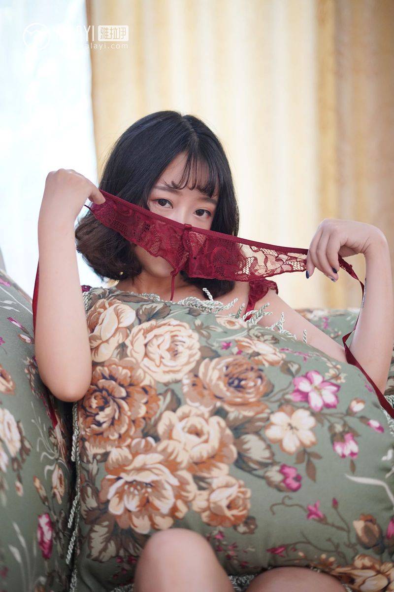 雅拉依美女模特王小淼摇晃红酒杯妩媚内衣诱惑写真套图-8