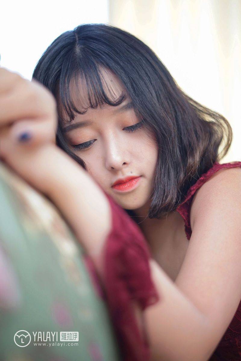 雅拉依美女模特王小淼摇晃红酒杯妩媚内衣诱惑写真套图-10