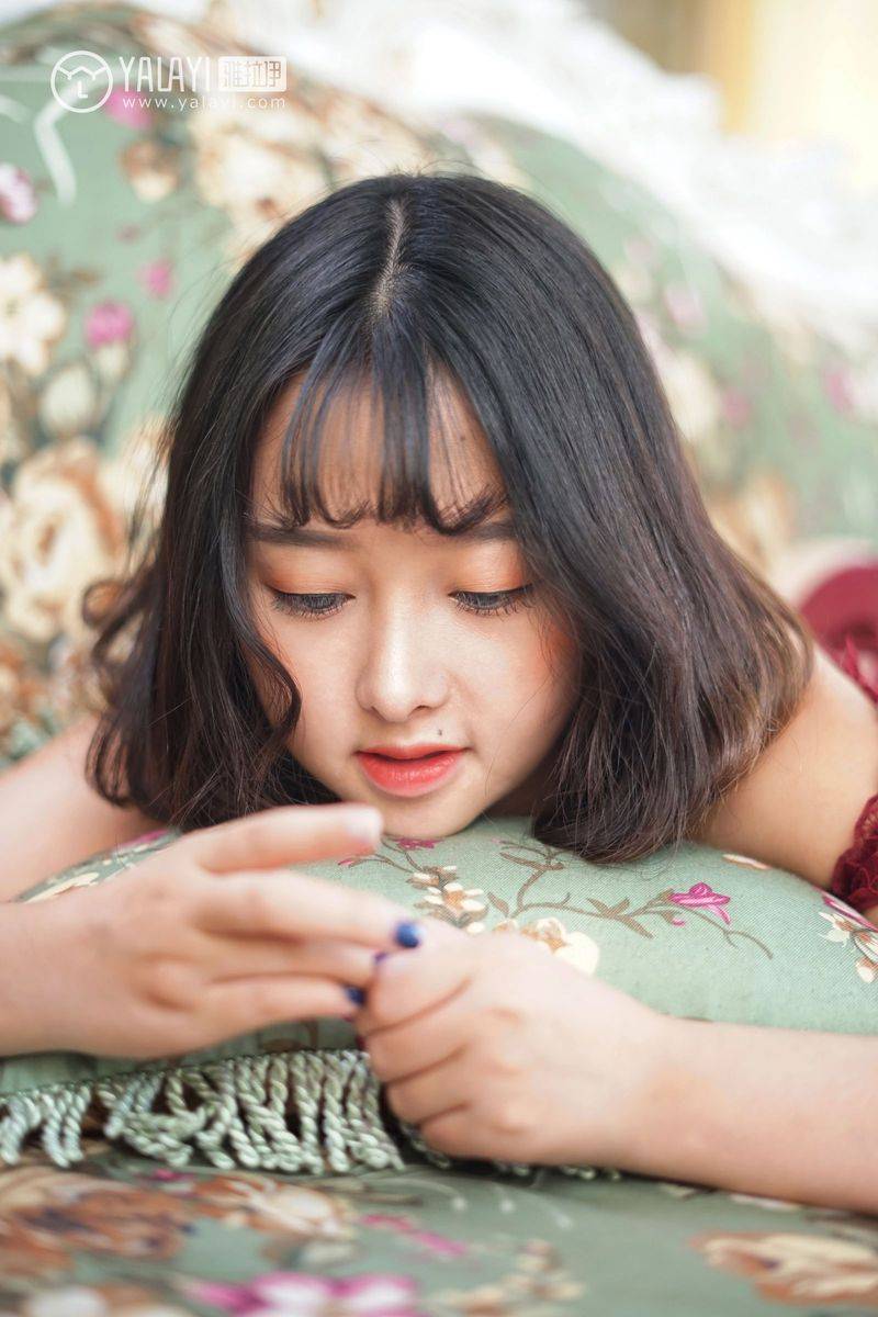 雅拉依美女模特王小淼摇晃红酒杯妩媚内衣诱惑写真套图-15