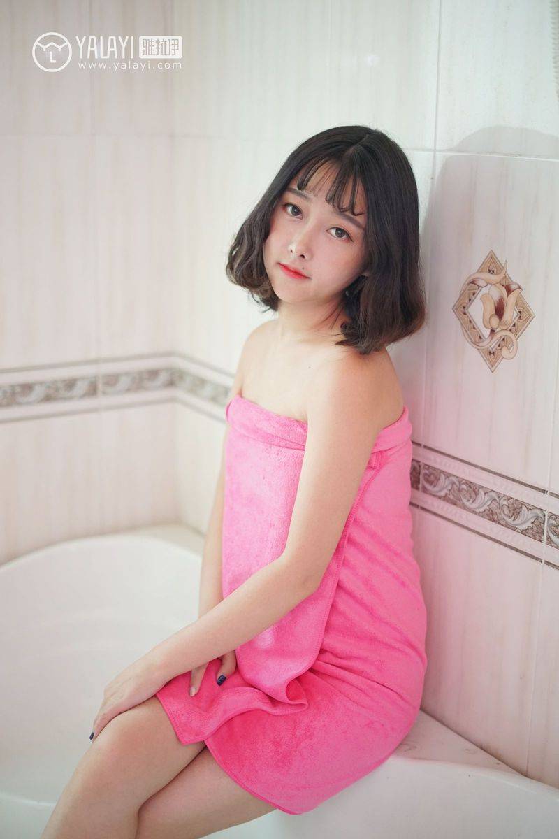 雅拉依美女模特王小淼摇晃红酒杯妩媚内衣诱惑写真套图-23