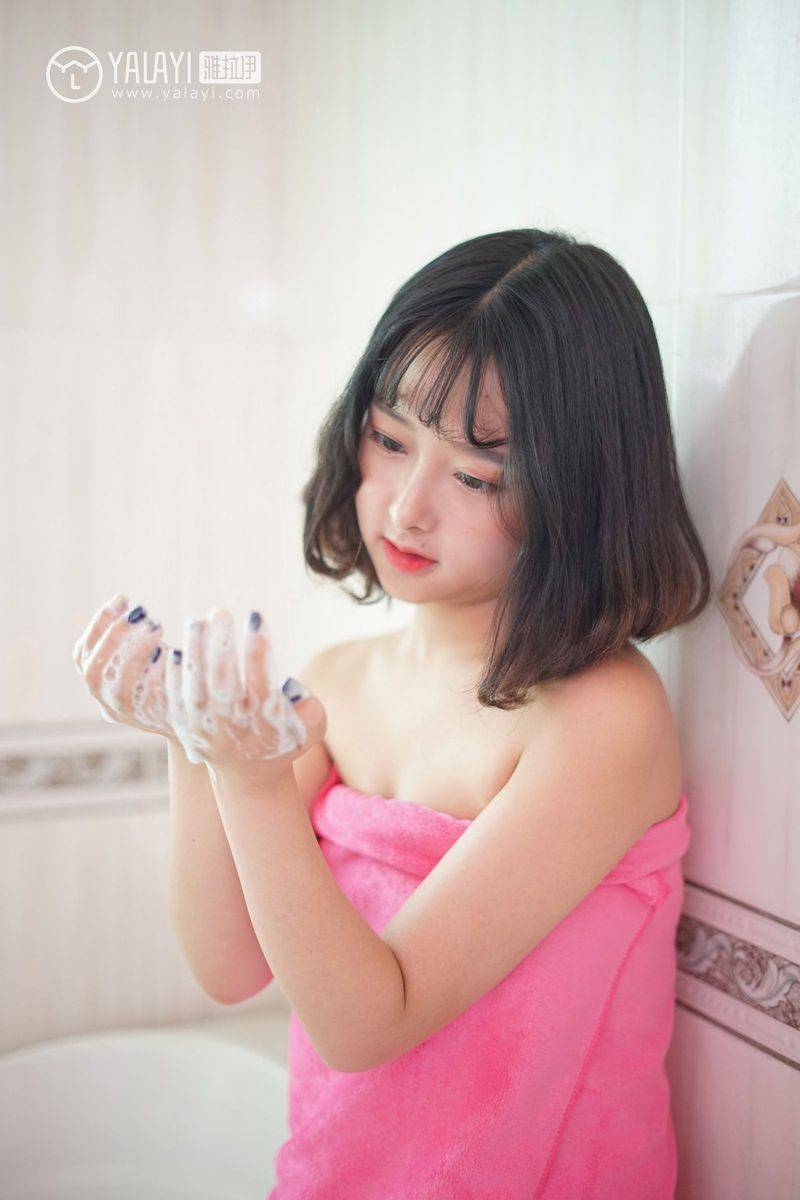 雅拉依美女模特王小淼摇晃红酒杯妩媚内衣诱惑写真套图-24