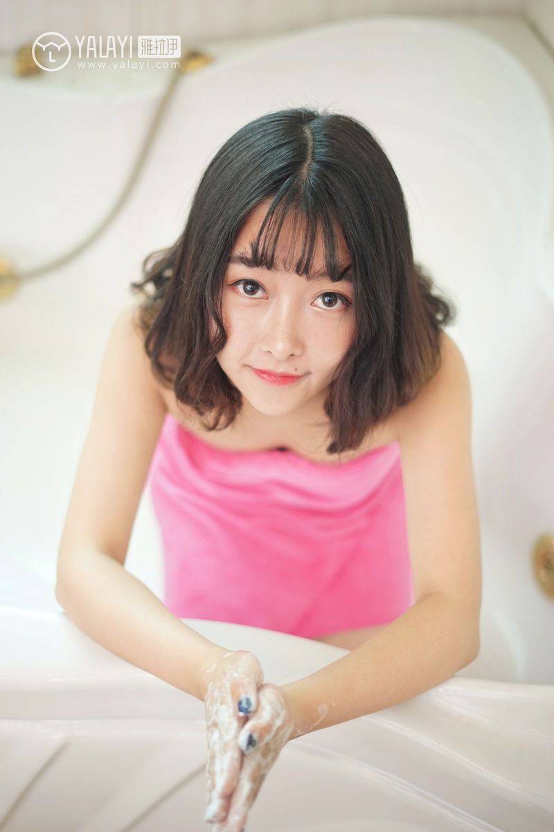 雅拉依美女模特王小淼摇晃红酒杯妩媚内衣诱惑写真套图-28