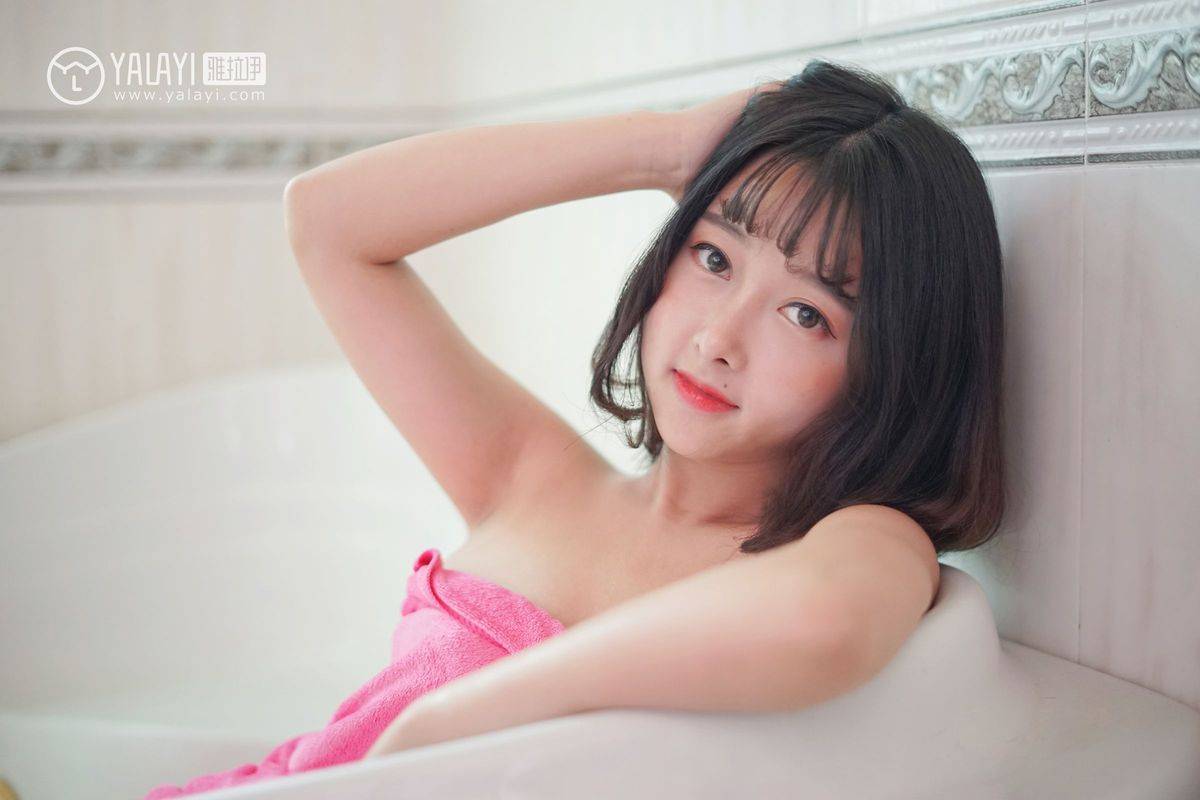 雅拉依美女模特王小淼摇晃红酒杯妩媚内衣诱惑写真套图-37