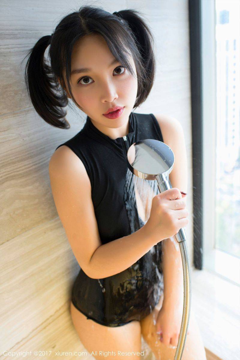 秀人网日系美女小纯子童颜巨乳三点式比基尼死库水美图-11