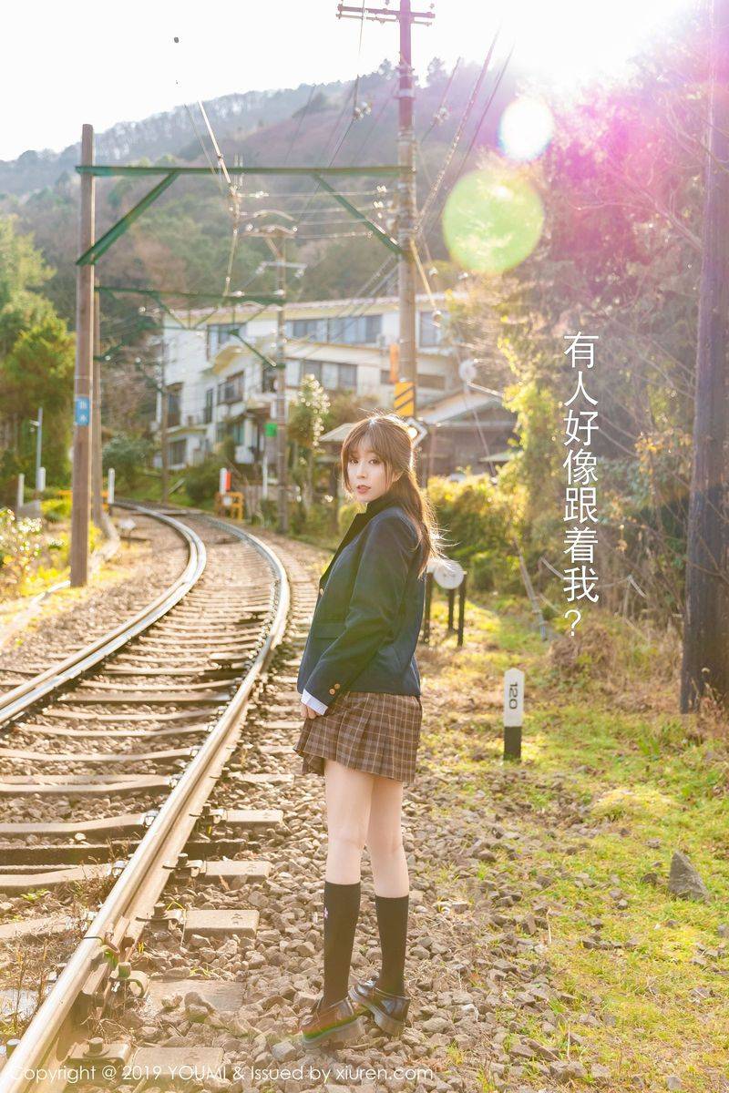 尤蜜荟性感女神王雨纯校服翘臀诱惑日本尾随街拍写真-6