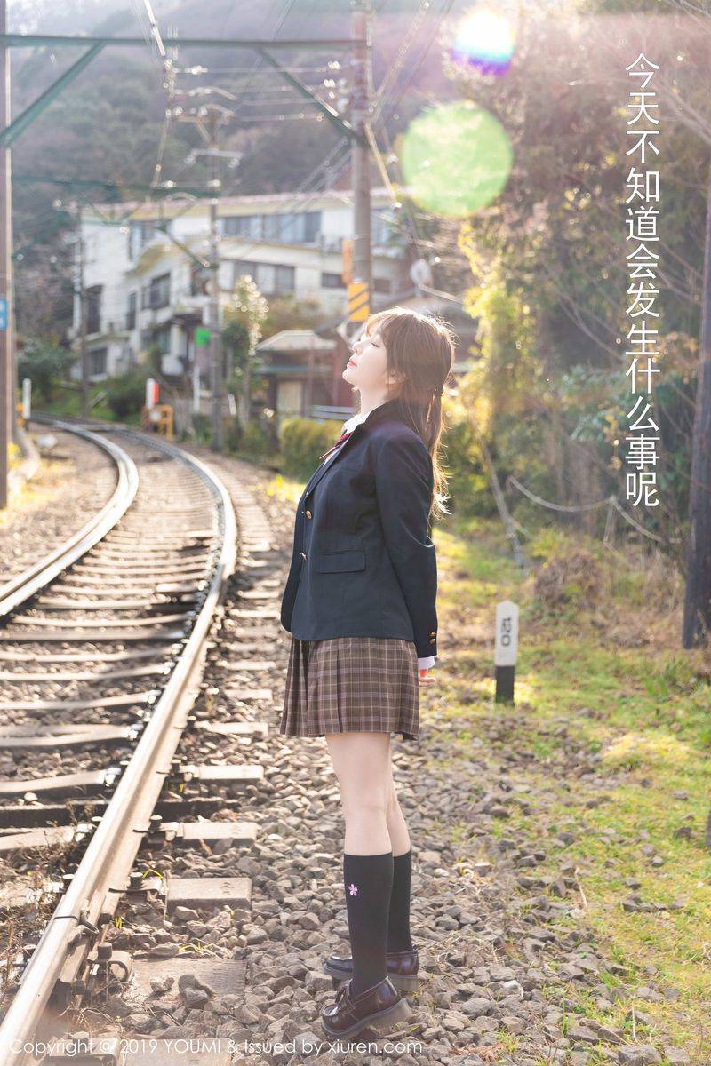 尤蜜荟性感女神王雨纯校服翘臀诱惑日本尾随街拍写真-3