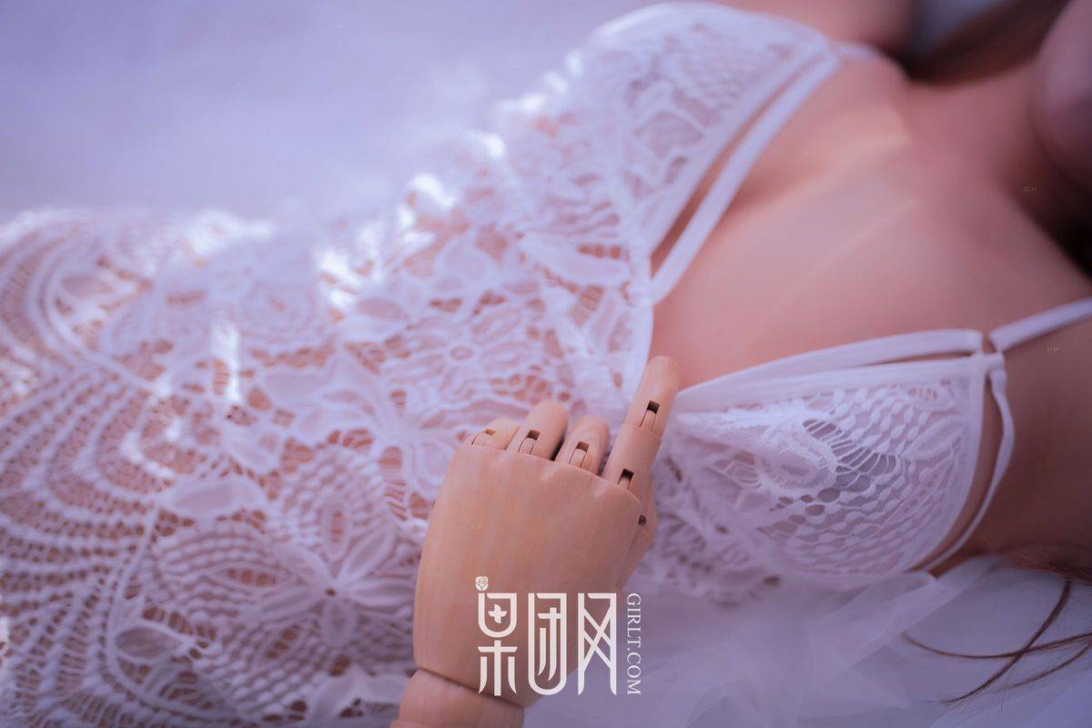 果团网奶油少女李颖惠惠白色镂空吊裙大尺度私房性感写真-45