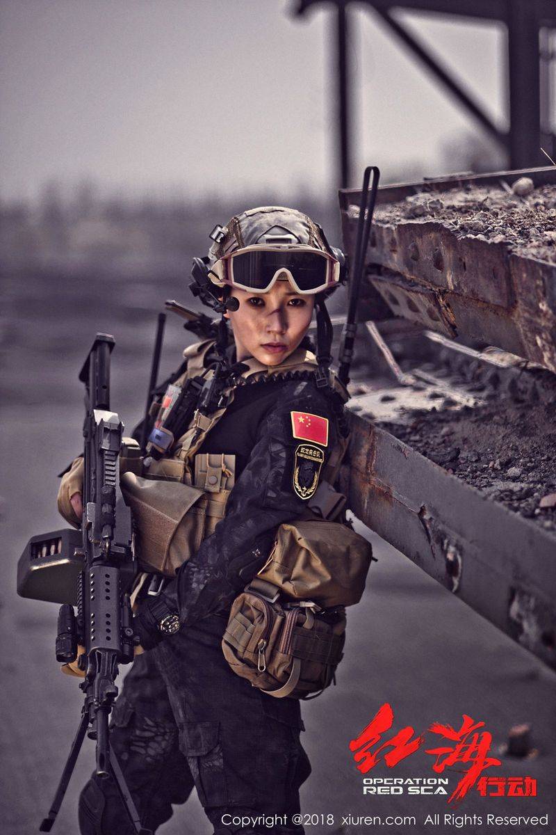 秀人网短发百变大美女枝恩白色深V浴衣玫瑰花瓣浴首套写真-49