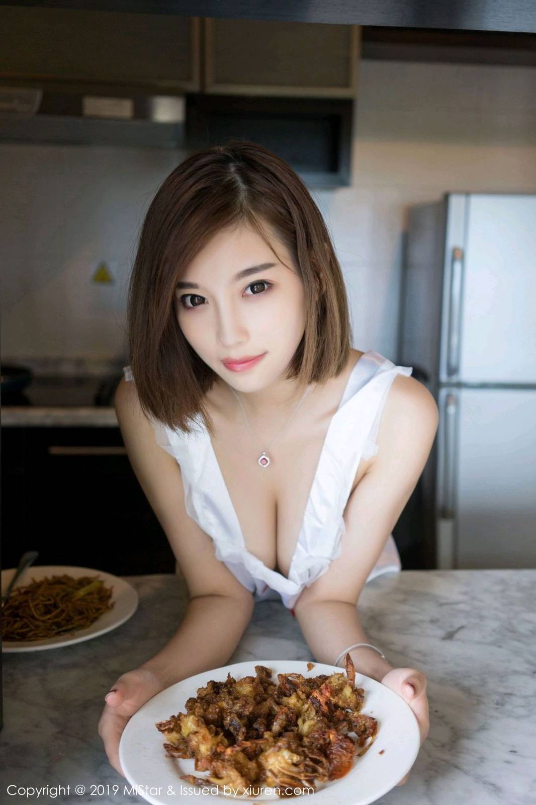 魅妍社性感女神杨晨晨sugar女仆厨娘制服诱惑沙巴旅拍-25