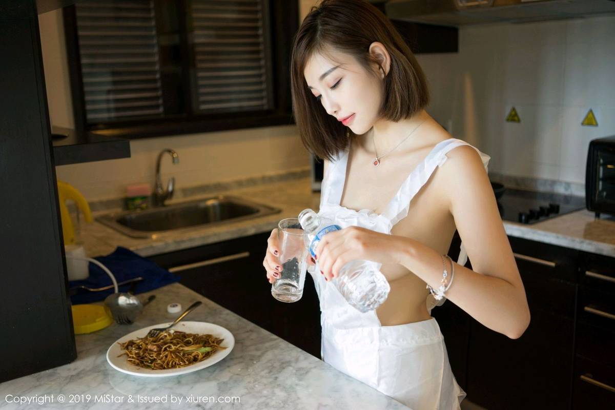 魅妍社性感女神杨晨晨sugar女仆厨娘制服诱惑沙巴旅拍-39