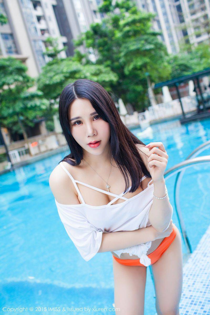 爱蜜社性感美女南湘Baby泳池比基尼性感吊裙户外美图-4