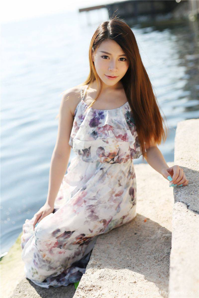 美媛馆清新美女vetiver嘉宝贝儿吊带长裙牛仔热裤大理旅拍-12