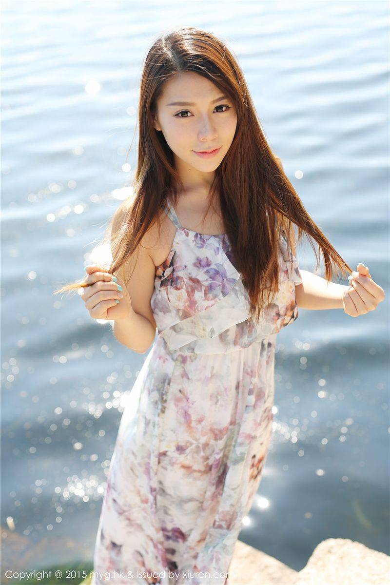 美媛馆清新美女vetiver嘉宝贝儿吊带长裙牛仔热裤大理旅拍-14