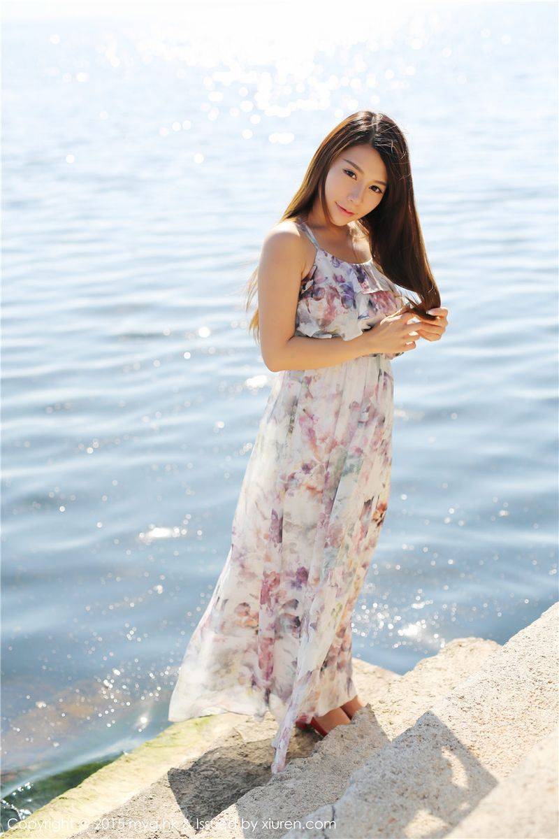 美媛馆清新美女vetiver嘉宝贝儿吊带长裙牛仔热裤大理旅拍-19