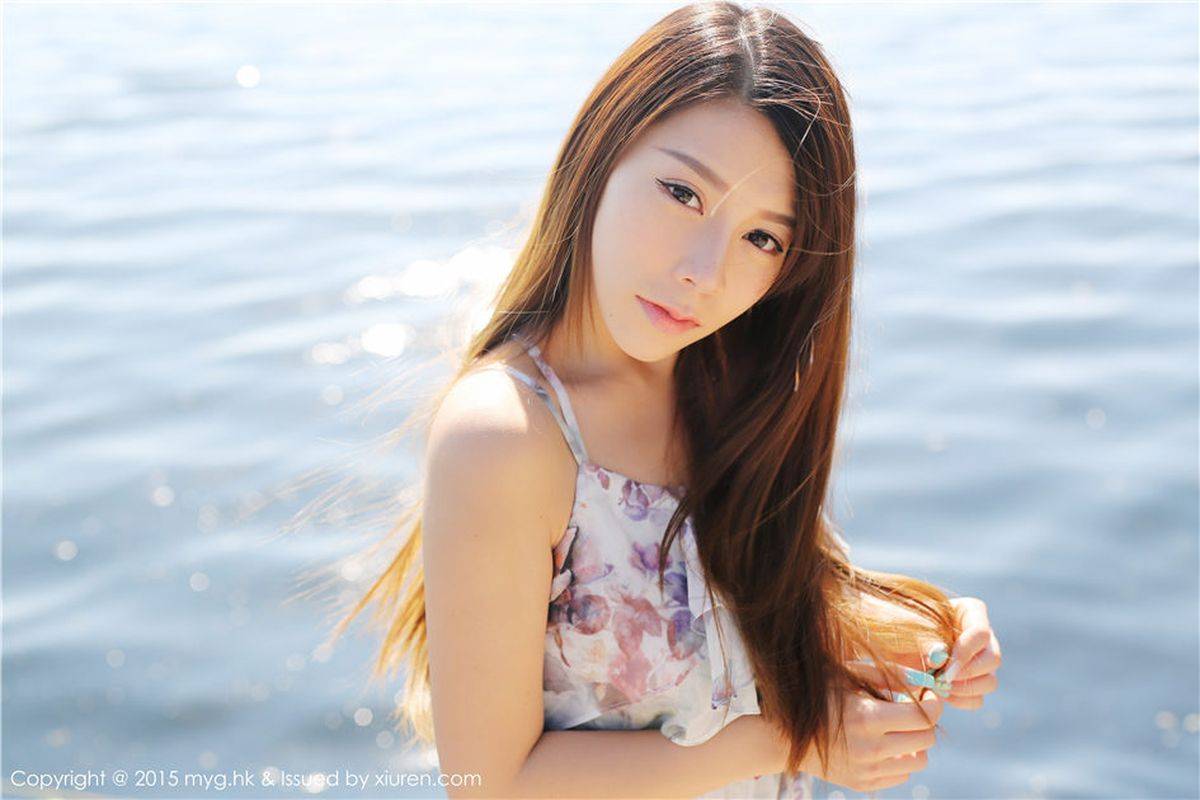 美媛馆清新美女vetiver嘉宝贝儿吊带长裙牛仔热裤大理旅拍-41