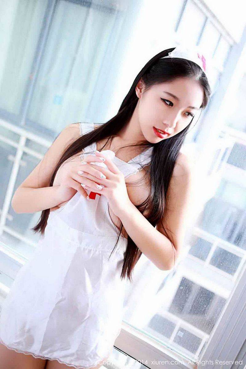 秀人网新人嫩模daisy芒果小姐透视装情趣护士服圣诞福利套图