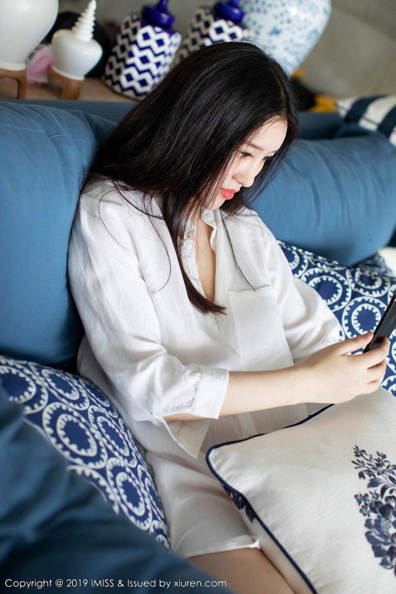 爱蜜社欧派女神恩一白衬衫黑丝美腿湿身诱惑普吉岛旅拍-14