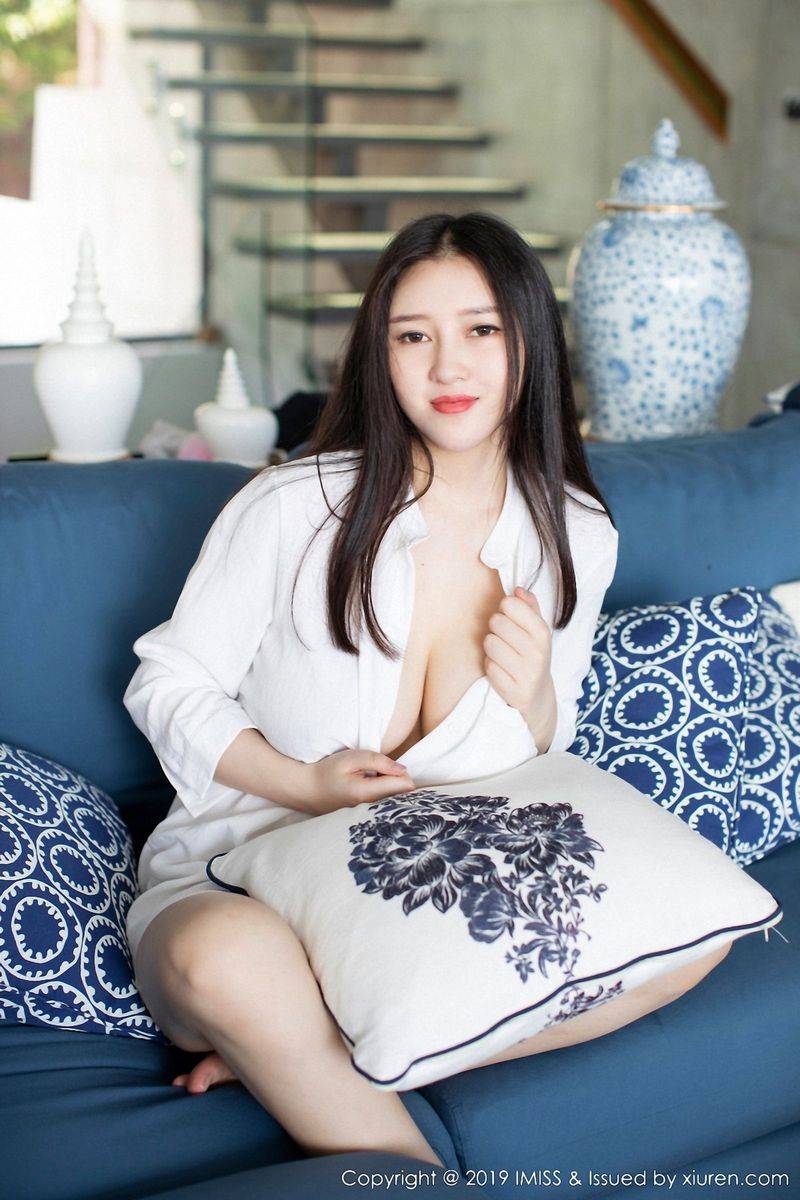 爱蜜社欧派女神恩一白衬衫黑丝美腿湿身诱惑普吉岛旅拍-17