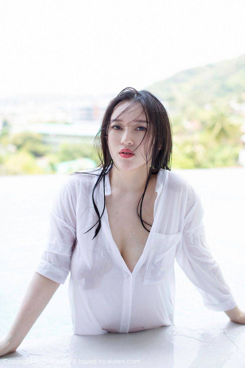 爱蜜社欧派女神恩一白衬衫黑丝美腿湿身诱惑普吉岛旅拍-24