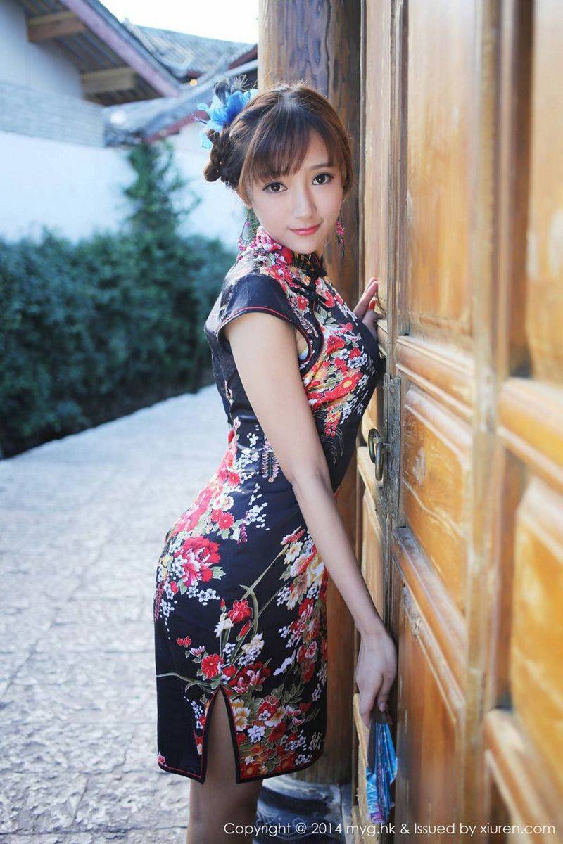 美媛馆性感女神王馨瑶Yanni韵味旗袍内衣诱惑户外风情写真-31