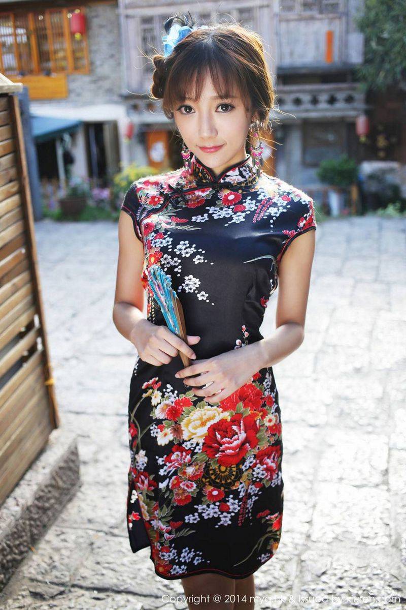 美媛馆性感女神王馨瑶Yanni韵味旗袍内衣诱惑户外风情写真-47