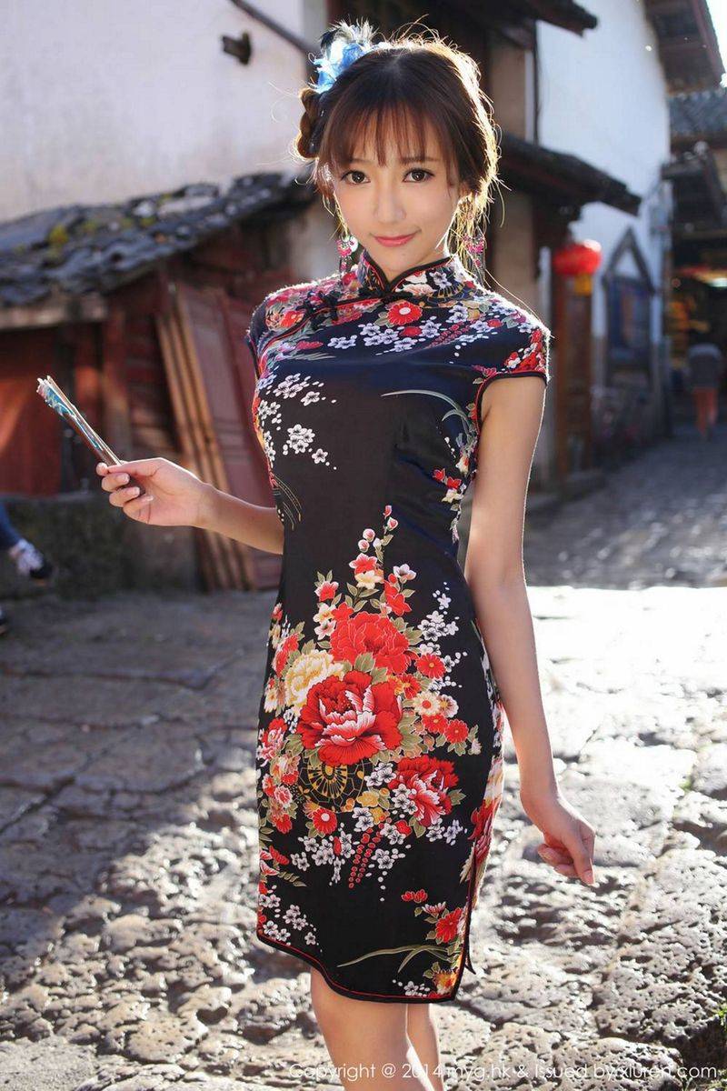 美媛馆性感女神王馨瑶Yanni韵味旗袍内衣诱惑户外风情写真-48